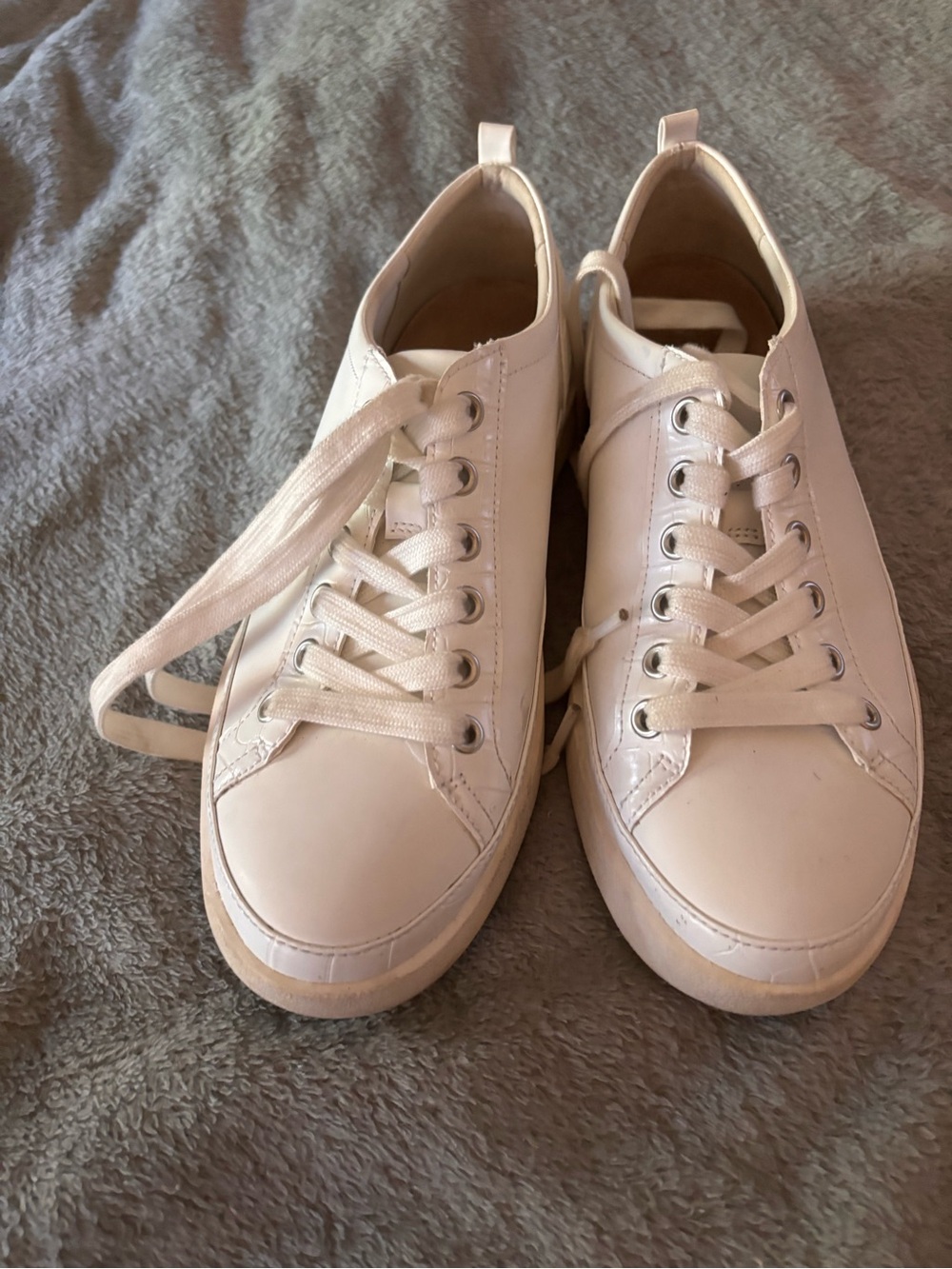 Vionic White Women's Low-Top Lace-Up Sneakers